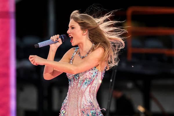 Taylor Swift onstage