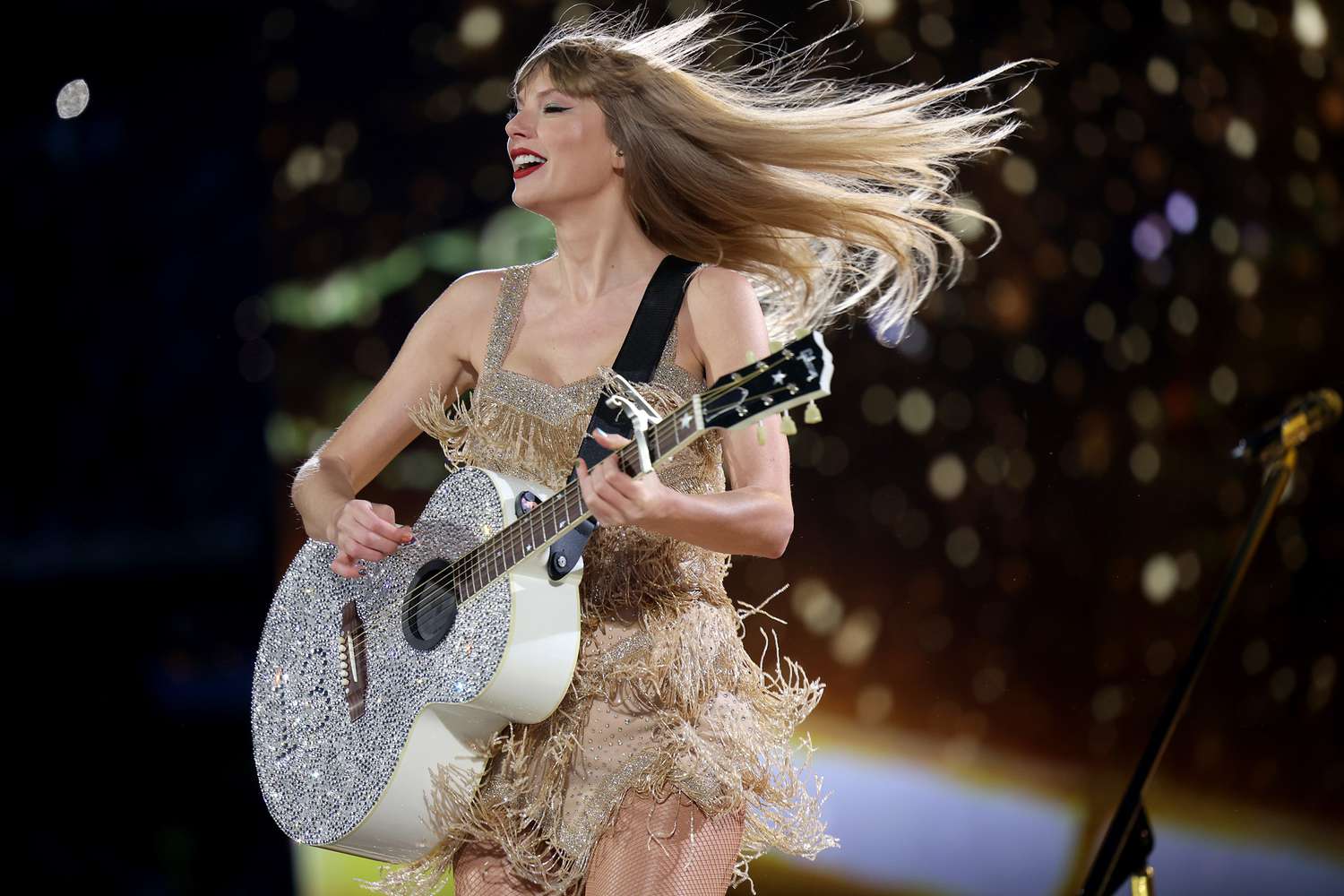 Taylor Swift performing